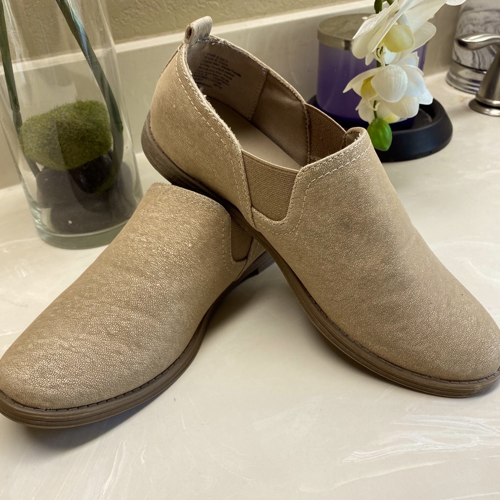 Women’s shoes